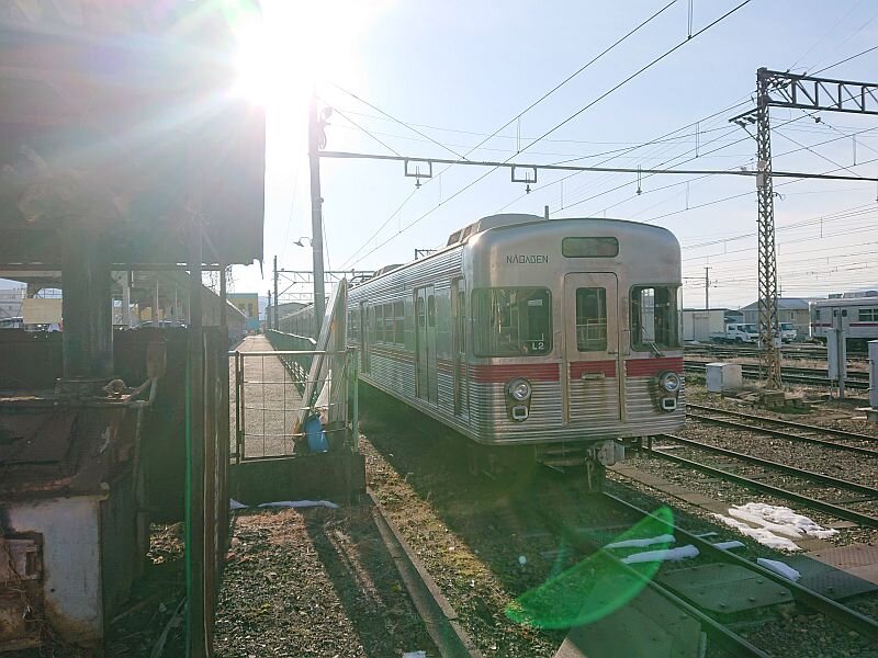 http://ayu2.com/train/trainphoto/230107%E9%95%B7%E9%87%8E%E9%9B%BB%E9%89%843500%E7%B3%BB010.jpg