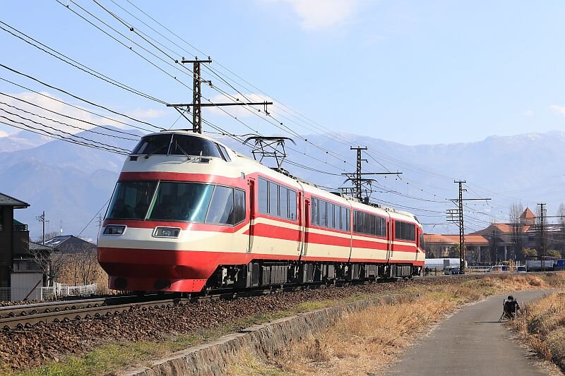 http://ayu2.com/train/trainphoto/230107%E9%95%B7%E9%87%8E%E9%9B%BB%E9%89%843500%E7%B3%BBEOS062.jpg