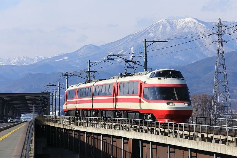 http://ayu2.com/train/trainphoto/230107%E9%95%B7%E9%87%8E%E9%9B%BB%E9%89%843500%E7%B3%BBEOS091.jpg